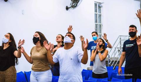 Fotografia de eventos em Governador Valadares, cobertura fotográfica de eventos, fotógrafo em gv, Agência Cricaré, Shanti Rabelo, fotografia em cultos, fotos de congressos, foto de conferências, foto cristão mineiro, foto de músico, foto de pregador.'