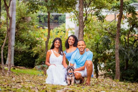 Ensaio fotográfico Família Sudré com pet, externo, Caratinga MG, Agência Cricaré, Shanti Rabelo'