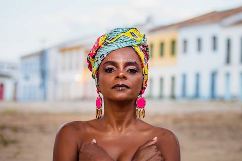 Ensaio fotográfico Feminino, ensaio afro externo, fotógrafo em São Mateus ES, ensaio externo feminino, fotógrafo em guriri es, Shanti Amaral Fotografia.'