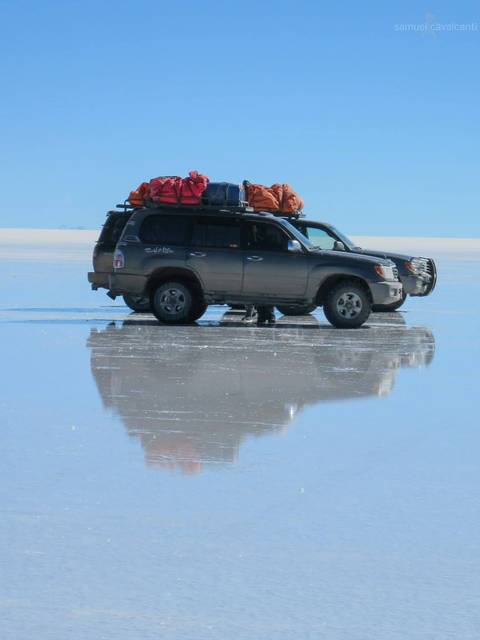 Reflexo formado no salar de Uyuni'