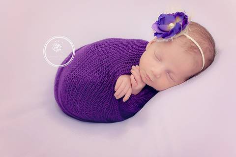  Fotógrafa Damaris Quedevez faz ensaio de recém-nascido encantador em Barra Mansa e Volta Redonda - Rio de Janeiro (Ensaio newborn - Mellina) - Newborn de menina - menina de roxo'