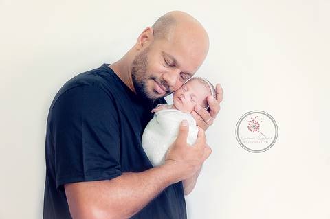  Fotógrafa Damaris Quedevez faz ensaio de recém-nascido encantador em Barra Mansa e Volta Redonda - Rio de Janeiro (Ensaio newborn - Mellina) - Newborn de menina - Newborn Foto com o pai'