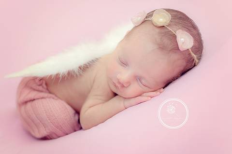  Fotógrafa Damaris Quedevez faz ensaio de recém-nascido encantador em Barra Mansa e Volta Redonda - Rio de Janeiro (Ensaio newborn - Mellina) - Newborn de menina rosa e branco - bebê com asas de anjo - Asas de anjo para Newborn'