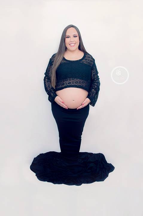 Ensaio de gestante realizado em Volta Redonda, um ensaio cheio de amor e carinho. Fotógrafa Damaris Quedevez realiza inspirador ensaio de gestante em Barra Mansa e Volta Redonda - Fotógrafa Materno Infantil - Foto de gestante - Foto de grávida - Newborn'