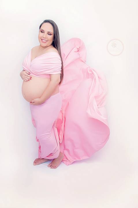 Ensaio de gestante realizado em Volta Redonda, um ensaio cheio de amor e carinho. Fotógrafa Damaris Quedevez realiza inspirador ensaio de gestante em Barra Mansa e Volta Redonda - Fotógrafa Materno Infantil - Foto de gestante - Foto de grávida - Newborn'