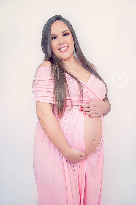 Ensaio de gestante realizado em Volta Redonda, um ensaio cheio de amor e carinho. Fotógrafa Damaris Quedevez realiza inspirador ensaio de gestante em Barra Mansa e Volta Redonda - Fotógrafa Materno Infantil - Foto de gestante - Foto de grávida - Newborn'