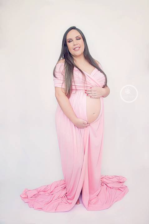 Ensaio de gestante realizado em Volta Redonda, um ensaio cheio de amor e carinho. Fotógrafa Damaris Quedevez realiza inspirador ensaio de gestante em Barra Mansa e Volta Redonda - Fotógrafa Materno Infantil - Foto de gestante - Foto de grávida - Newborn'