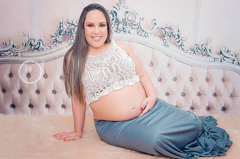 Ensaio de gestante realizado em Volta Redonda, um ensaio cheio de amor e carinho. Fotógrafa Damaris Quedevez realiza inspirador ensaio de gestante em Barra Mansa e Volta Redonda - Fotógrafa Materno Infantil - Foto de gestante - Foto de grávida - Newborn'