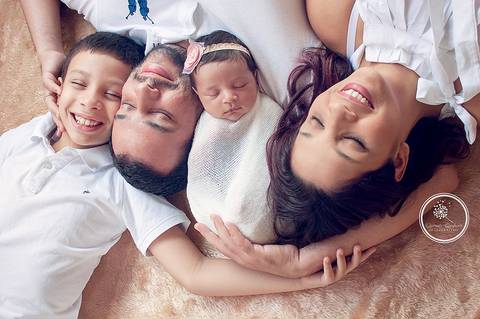 Ensaio newborn da Manuela feito pela Fotógrafa de recém-nascido Damaris Quedevez em Volta Redonda e Barra Mansa. '