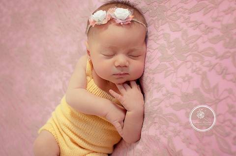 Newborn menina. Bebê recém-nascido menina. Newborn Volta Redonda. Newborn Barra Mansa'