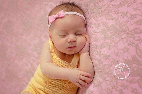 Newborn menina. Bebê recém-nascido menina. Newborn Volta Redonda. Newborn Barra Mansa'