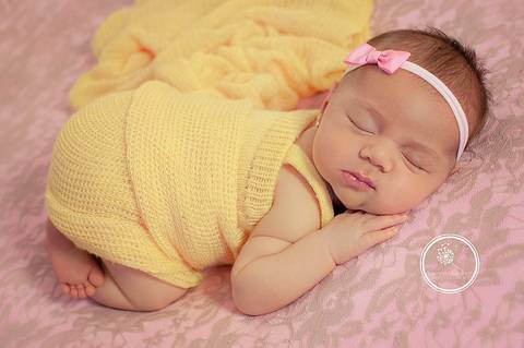 Newborn menina. Bebê recém-nascido menina. Newborn Volta Redonda. Newborn Barra Mansa'