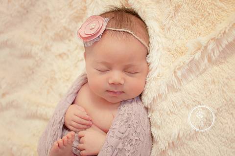 Newborn menina. Bebê recém-nascido menina. Newborn Volta Redonda. Newborn Barra Mansa'