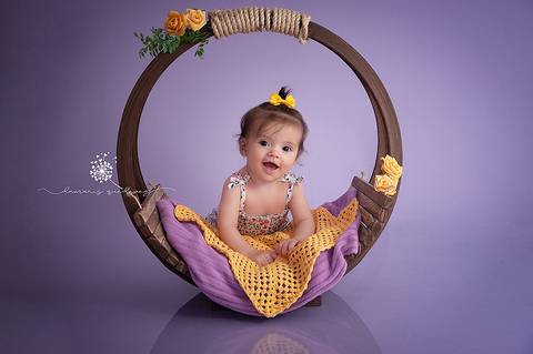 Fotografa de Volta Redonda e Barra Mansa faz acompanhamento de bebês de maneira inspiradora | Newborn Gestante Bebê Família Aniversário Infantil | Antonella 6 meses | Roxo e Lilás'