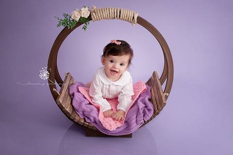 Fotografa de Volta Redonda e Barra Mansa faz acompanhamento de bebês de maneira inspiradora | Newborn Gestante Bebê Família Aniversário Infantil | Antonella 6 meses | Roxo e Lilás'