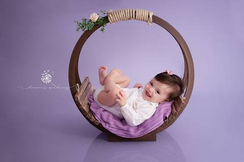Fotografa de Volta Redonda e Barra Mansa faz acompanhamento de bebês de maneira inspiradora | Newborn Gestante Bebê Família Aniversário Infantil | Antonella 6 meses | Roxo e Lilás'