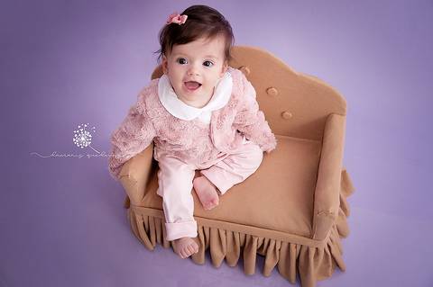 Fotografa de Volta Redonda e Barra Mansa faz acompanhamento de bebês de maneira inspiradora | Newborn Gestante Bebê Família Aniversário Infantil | Antonella 6 meses | Roxo e Lilás'