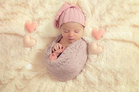 Sessão newborn Sessão recém-nascido Volta Redonda Barra Mansa Damaris Quedevez Fotografia Gestante Acompanhamento Bebês Família Fotógrafa Profissional Newborn menina'