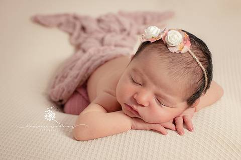 Sessão newborn Sessão recém-nascido Volta Redonda Barra Mansa Damaris Quedevez Fotografia Gestante Acompanhamento Bebês Família Fotógrafa Profissional Newborn menina'