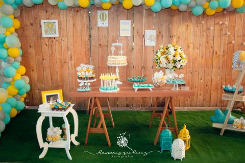 Chá de bebê do menino Lucas, lindo, estilo rústico, com o cacho de bolas desconstruído. Com o tema de elefantinho a combinação de azul, amarelo e cinza ficaram perfeitas. o chevron deu um toque especial no chá de bebê. Patrícia Monlevad e Marcos Abrantes'