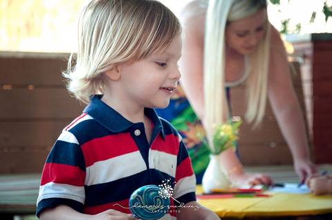 Chá de bebê do menino Lucas, lindo, no estilo rústico, com o cacho de bolas desconstruído. Com o tema de elefantinho a combinação de azul, amarelo e cinza ficaram perfeitas. o chevron deu um toque especial nesse chá de bebê.'