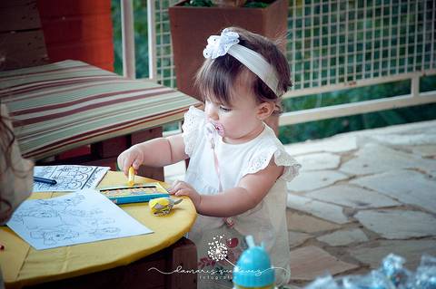 Chá de bebê do menino Lucas, lindo, no estilo rústico, com o cacho de bolas desconstruído. Com o tema de elefantinho a combinação de azul, amarelo e cinza ficaram perfeitas. o chevron deu um toque especial nesse chá de bebê.'