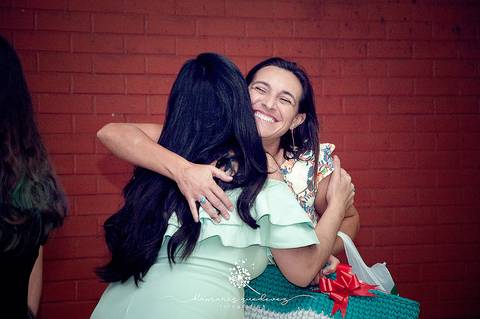 Chá de bebê do menino Lucas, lindo, no estilo rústico, com o cacho de bolas desconstruído. Com o tema de elefantinho a combinação de azul, amarelo e cinza ficaram perfeitas. o chevron deu um toque especial nesse chá de bebê.'