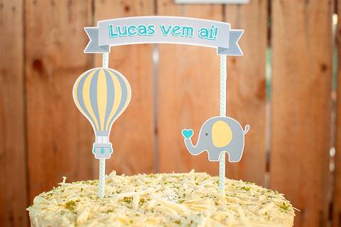 Chá de bebê do menino Lucas, lindo, estilo rústico, com o cacho de bolas desconstruído. Com o tema de elefantinho a combinação de azul, amarelo e cinza ficaram perfeitas. o chevron deu um toque especial no chá de bebê. Patrícia Monlevad e Marcos Abrantes'