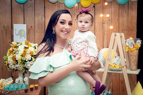 Chá de bebê do menino Lucas, lindo, estilo rústico, com o cacho de bolas desconstruído. Com o tema de elefantinho a combinação de azul, amarelo e cinza ficaram perfeitas. o chevron deu um toque especial no chá de bebê. Patrícia Monlevad e Marcos Abrantes'