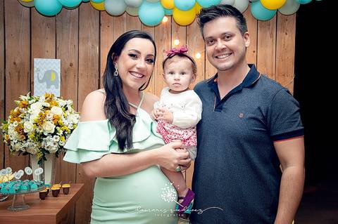 Chá de bebê do menino Lucas, lindo, estilo rústico, com o cacho de bolas desconstruído. Com o tema de elefantinho a combinação de azul, amarelo e cinza ficaram perfeitas. o chevron deu um toque especial no chá de bebê. Patrícia Monlevad e Marcos Abrantes'