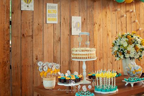 Chá de bebê do menino Lucas, lindo, estilo rústico, com o cacho de bolas desconstruído. Com o tema de elefantinho a combinação de azul, amarelo e cinza ficaram perfeitas. o chevron deu um toque especial no chá de bebê. Patrícia Monlevad e Marcos Abrantes'