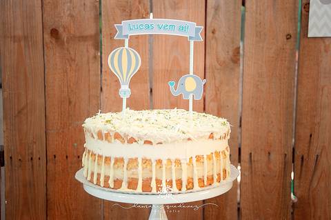 Chá de bebê do menino Lucas, lindo, estilo rústico, com o cacho de bolas desconstruído. Com o tema de elefantinho a combinação de azul, amarelo e cinza ficaram perfeitas. o chevron deu um toque especial no chá de bebê. Patrícia Monlevad e Marcos Abrantes'