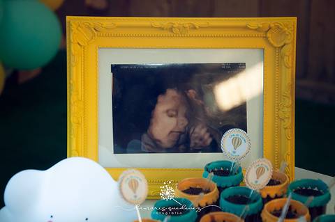 Chá de bebê do menino Lucas, lindo, estilo rústico, com o cacho de bolas desconstruído. Com o tema de elefantinho a combinação de azul, amarelo e cinza ficaram perfeitas. o chevron deu um toque especial no chá de bebê. Patrícia Monlevad e Marcos Abrantes'