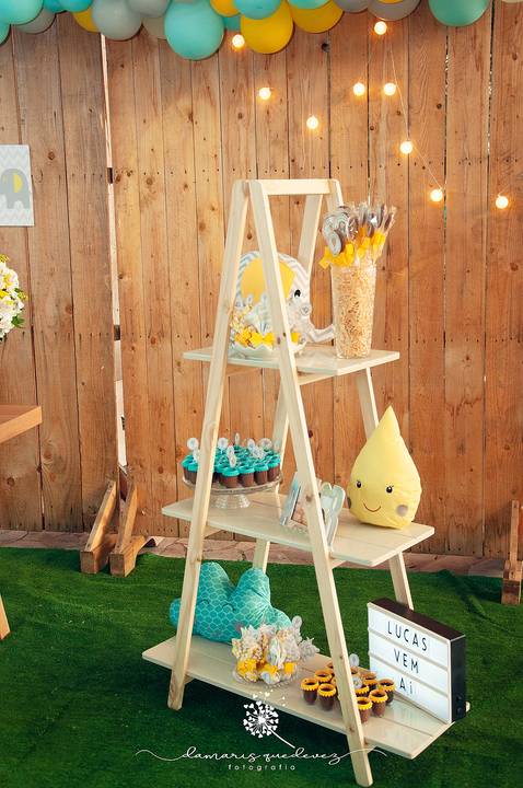 Chá de bebê do menino Lucas, lindo, estilo rústico, com o cacho de bolas desconstruído. Com o tema de elefantinho a combinação de azul, amarelo e cinza ficaram perfeitas. o chevron deu um toque especial no chá de bebê. Patrícia Monlevad e Marcos Abrantes'