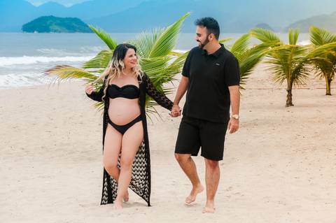 Fotógrafa de Volta Redonda realiza sessão de fotos de gestantes Angra dos Reis. A fotógrafa Damaris Quedevez fotografou os pais de primeira viagem que estão vivendo a gestação do pequeno Matheus. Ela está grávida do seu primeiro filho e muito feliz.'