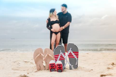 Fotógrafa de Volta Redonda realiza sessão de fotos de gestantes Angra dos Reis. A fotógrafa Damaris Quedevez fotografou os pais de primeira viagem que estão vivendo a gestação do pequeno Matheus. Ela está grávida do seu primeiro filho e muito feliz.'