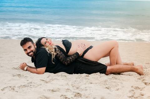Fotógrafa de Volta Redonda realiza sessão de fotos de gestantes Angra dos Reis. A fotógrafa Damaris Quedevez fotografou os pais de primeira viagem que estão vivendo a gestação do pequeno Matheus. Ela está grávida do seu primeiro filho e muito feliz.'