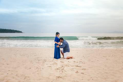 Fotógrafa de Volta Redonda realiza sessão de fotos de gestantes Angra dos Reis. A fotógrafa Damaris Quedevez fotografou os pais de primeira viagem que estão vivendo a gestação do pequeno Matheus. Ela está grávida do seu primeiro filho e muito feliz.'