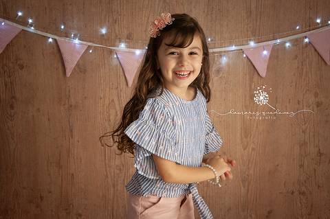 Fotógrafa de Barra Mansa e Volta Redonda realiza ensaio lindo com crianças. Essa linda menina se chama Esther e trouxe muita alegria para a sessão com o tema Circo.'