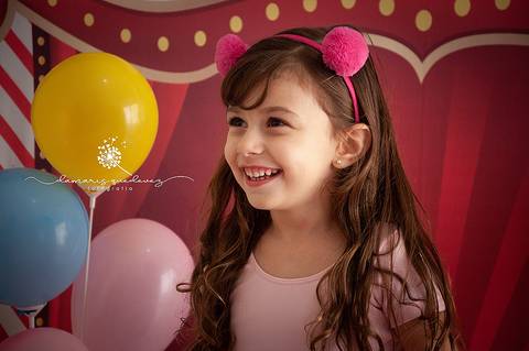 Fotógrafa de Barra Mansa e Volta Redonda realiza ensaio lindo com crianças. Essa linda menina se chama Esther e trouxe muita alegria para a sessão com o tema Circo.'