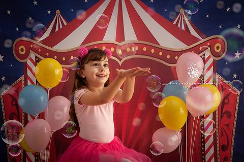 Fotógrafa de Barra Mansa e Volta Redonda realiza ensaio lindo com crianças. Essa linda menina se chama Esther e trouxe muita alegria para a sessão com o tema Circo.'