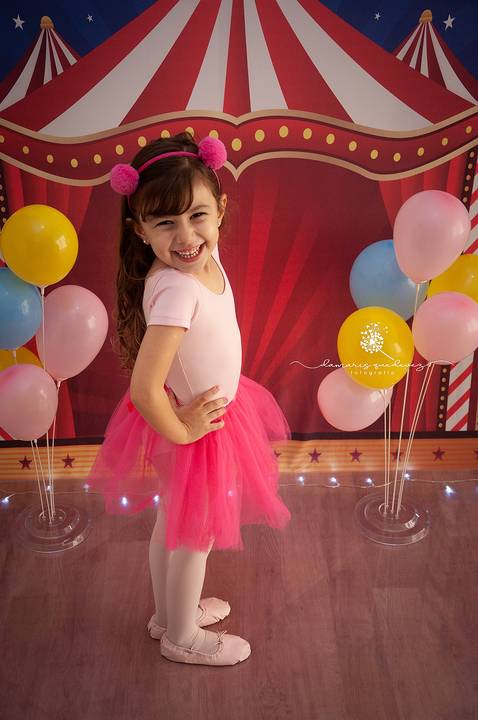Fotógrafa de Barra Mansa e Volta Redonda realiza ensaio lindo com crianças. Essa linda menina se chama Esther e trouxe muita alegria para a sessão com o tema Circo.'