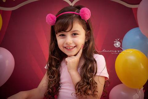 Fotógrafa de Barra Mansa e Volta Redonda realiza ensaio lindo com crianças. Essa linda menina se chama Esther e trouxe muita alegria para a sessão com o tema Circo.'