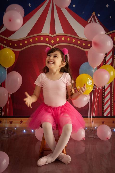 Fotógrafa de Barra Mansa e Volta Redonda realiza ensaio lindo com crianças. Essa linda menina se chama Esther e trouxe muita alegria para a sessão com o tema Circo.'