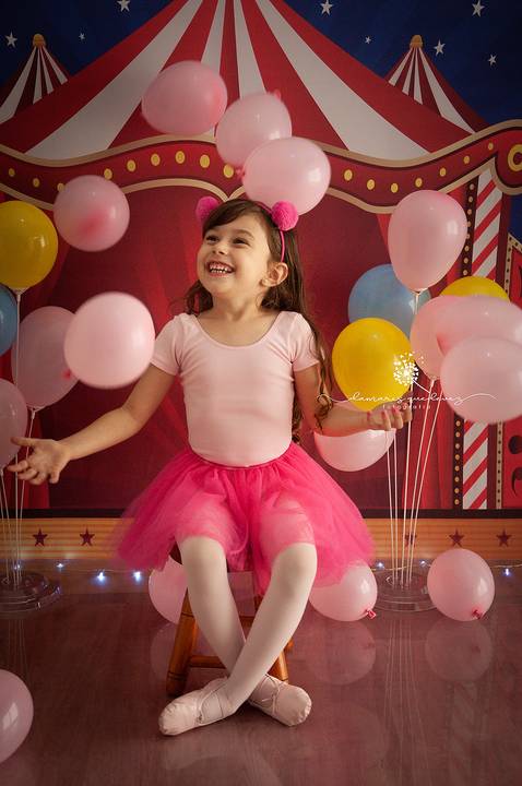 Fotógrafa de Barra Mansa e Volta Redonda realiza ensaio lindo com crianças. Essa linda menina se chama Esther e trouxe muita alegria para a sessão com o tema Circo.'