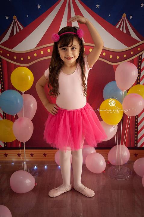 Fotógrafa de Barra Mansa e Volta Redonda realiza ensaio lindo com crianças. Essa linda menina se chama Esther e trouxe muita alegria para a sessão com o tema Circo.'