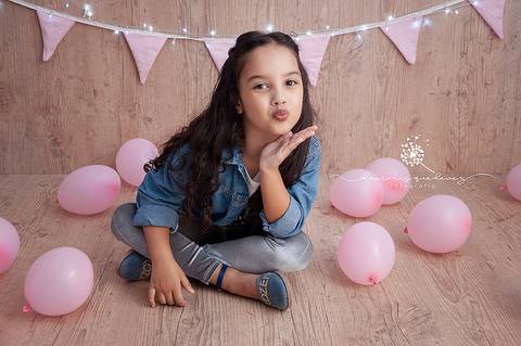 Fotógrafa de Barra Mansa e Volta Redonda realiza ensaio lindo com crianças. Essa linda menina se chama Júlia e trouxe muita alegria para o nosso estúdio.'