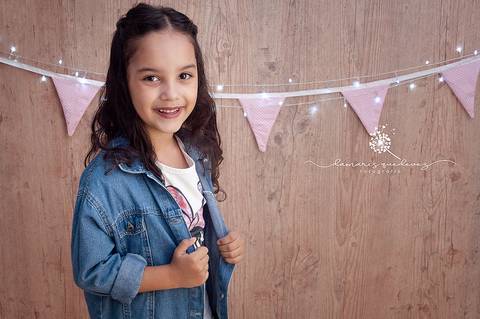 Fotógrafa de Barra Mansa e Volta Redonda realiza ensaio lindo com crianças. Essa linda menina se chama Júlia e trouxe muita alegria para o nosso estúdio.'