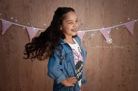 Fotógrafa de Barra Mansa e Volta Redonda realiza ensaio lindo com crianças. Essa linda menina se chama Júlia e trouxe muita alegria para o nosso estúdio.'