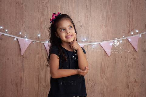 Fotógrafa de Barra Mansa e Volta Redonda realiza ensaio lindo com crianças. Essa linda menina se chama Isabel e trouxe muita alegria para a sessão aqui no estúdio.'